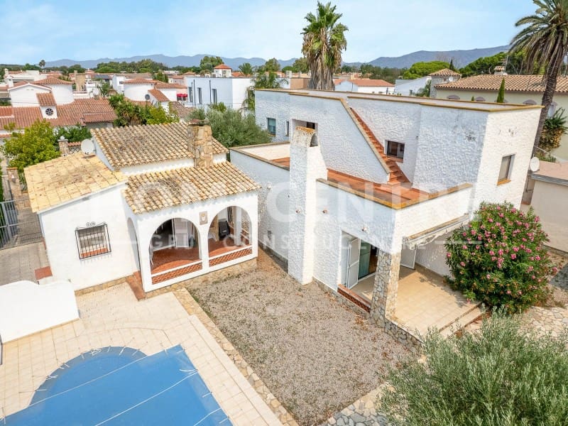 8 sypialnia Willa na sprzedaż w Empuriabrava z garażem - 1 200 000 € (Ref: 9335341)