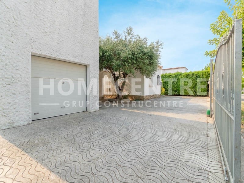 8 sypialnia Willa na sprzedaż w Empuriabrava z garażem - 1 200 000 € (Ref: 9335341)