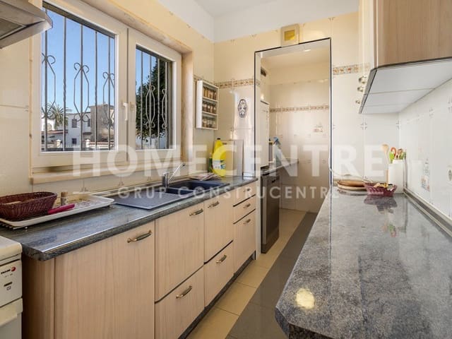 Chalet de 4 habitaciones en Empuriabrava, Castelló d'Empúries en venta con garaje - 440.000 € (Ref: 9335343)