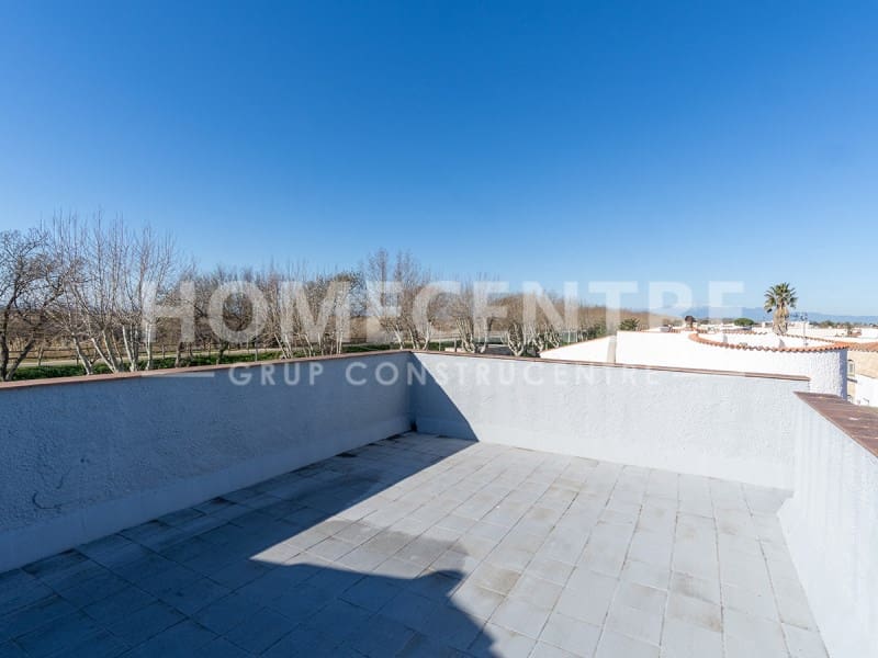 4 soveværelse Villa til salg i Empuriabrava med garage - € 440.000 (Ref: 9335343)