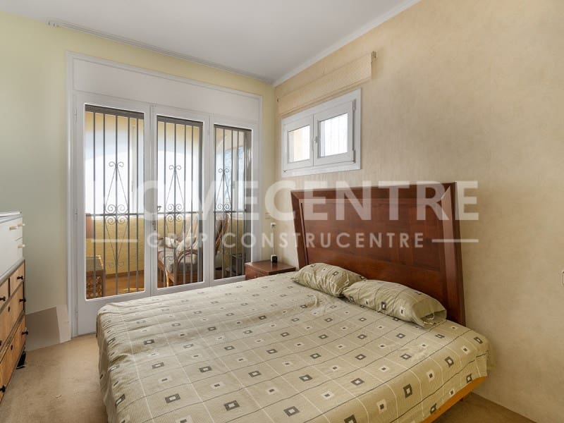 4 soveværelse Villa til salg i Empuriabrava med garage - € 440.000 (Ref: 9335343)