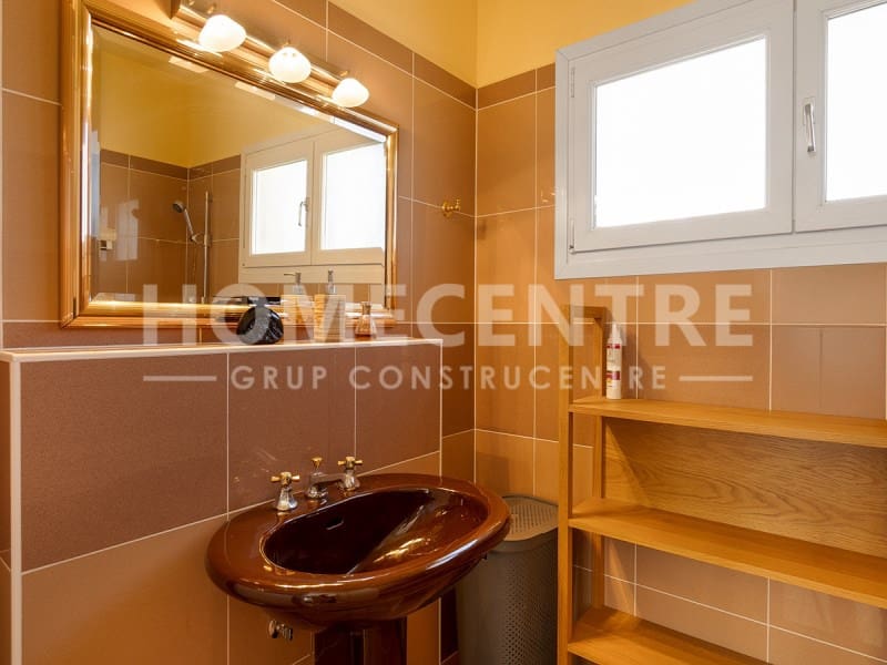 4 soveværelse Villa til salg i Empuriabrava med garage - € 440.000 (Ref: 9335343)