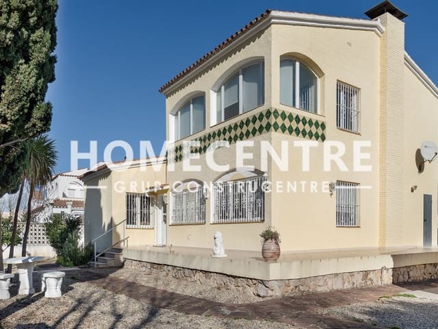 Chalet de 4 habitaciones en Empuriabrava, Castelló d'Empúries en venta con garaje - 440.000 € (Ref: 9335343)