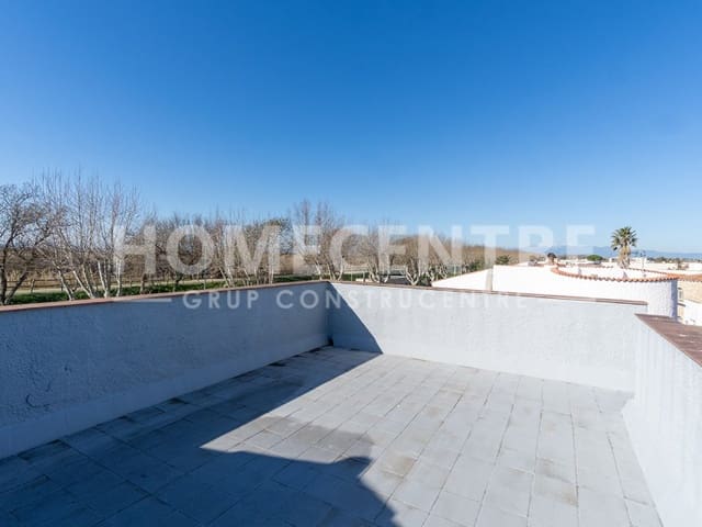 Chalet de 4 habitaciones en Empuriabrava, Castelló d'Empúries en venta con garaje - 440.000 € (Ref: 9335343)