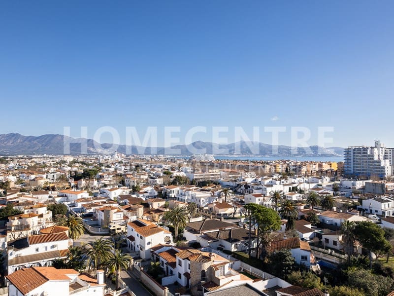 4 soveværelse Villa til salg i Empuriabrava med garage - € 440.000 (Ref: 9335343)