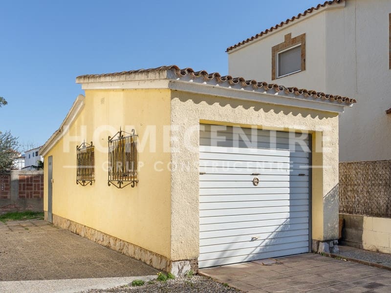 4 soveværelse Villa til salg i Empuriabrava med garage - € 440.000 (Ref: 9335343)