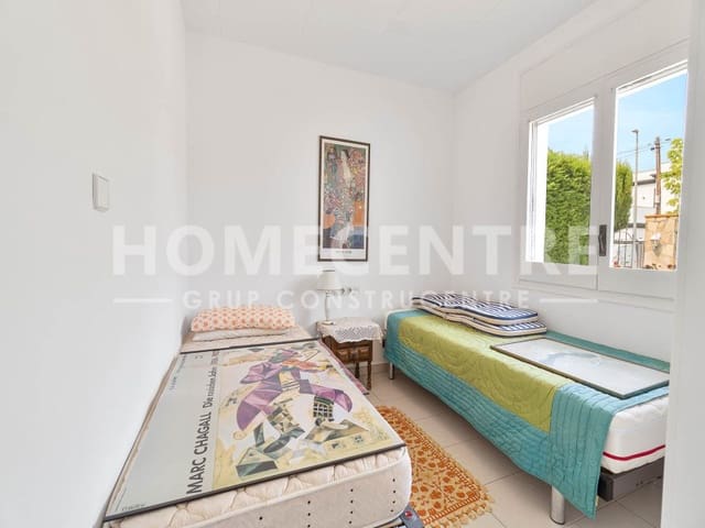 2 bedroom Villa for sale in Empuriabrava, Castelló d'Empúries - € 590,000 (Ref: 9335344)