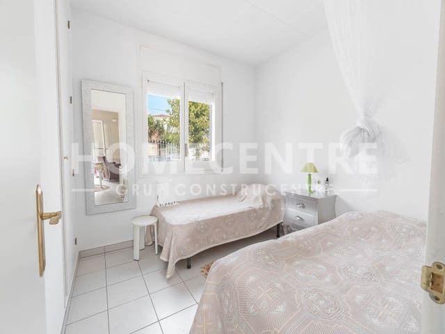 2 bedroom Villa for sale in Empuriabrava, Castelló d'Empúries - € 590,000 (Ref: 9335344)