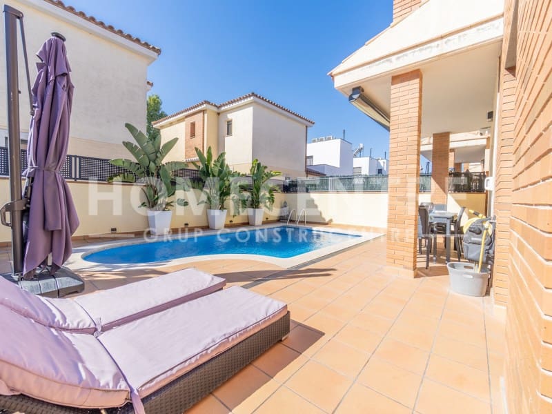 4 sypialnia Willa na sprzedaż w Empuriabrava z garażem - 490 000 € (Ref: 9338780)