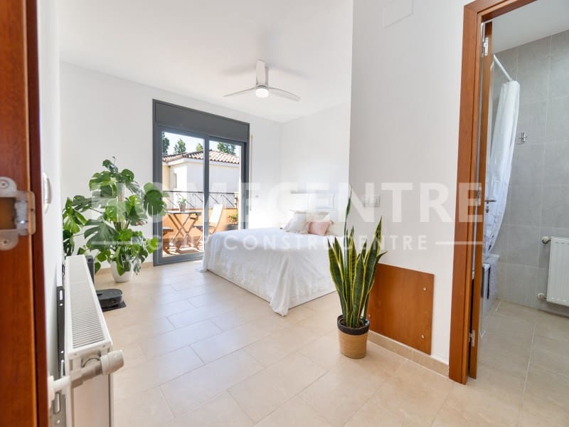 4 sypialnia Willa na sprzedaż w Empuriabrava z garażem - 490 000 € (Ref: 9338780)