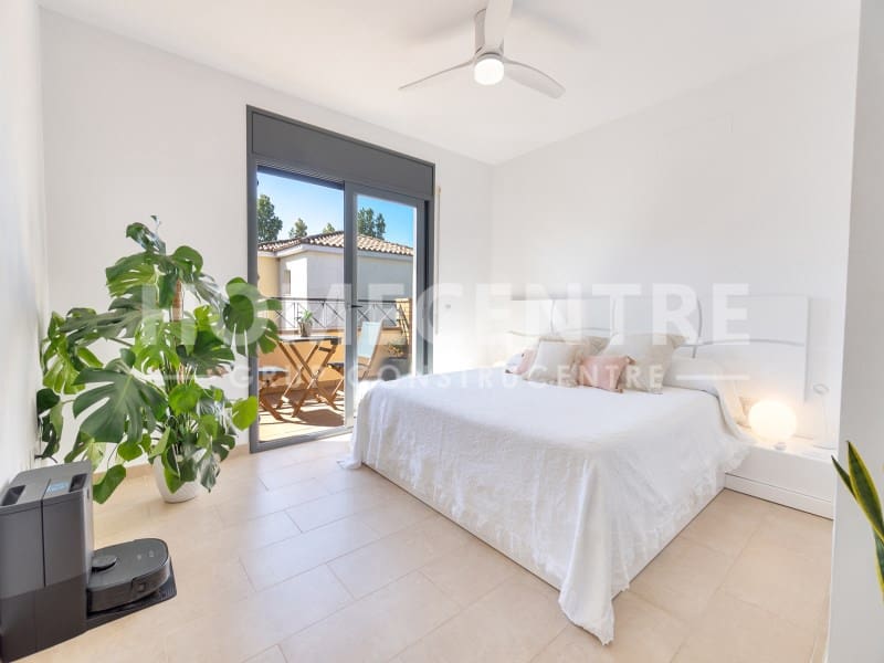 4 sypialnia Willa na sprzedaż w Empuriabrava z garażem - 490 000 € (Ref: 9338780)