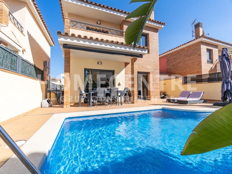 4 sypialnia Willa na sprzedaż w Empuriabrava z garażem - 490 000 € (Ref: 9338780)