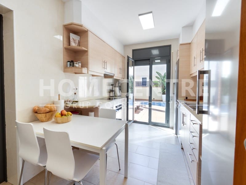 4 sypialnia Willa na sprzedaż w Empuriabrava z garażem - 490 000 € (Ref: 9338780)