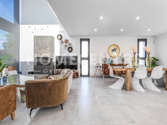 5 bedroom Villa for sale in Castelló d'Empúries with garage - € 999,000 (Ref: 9356337)