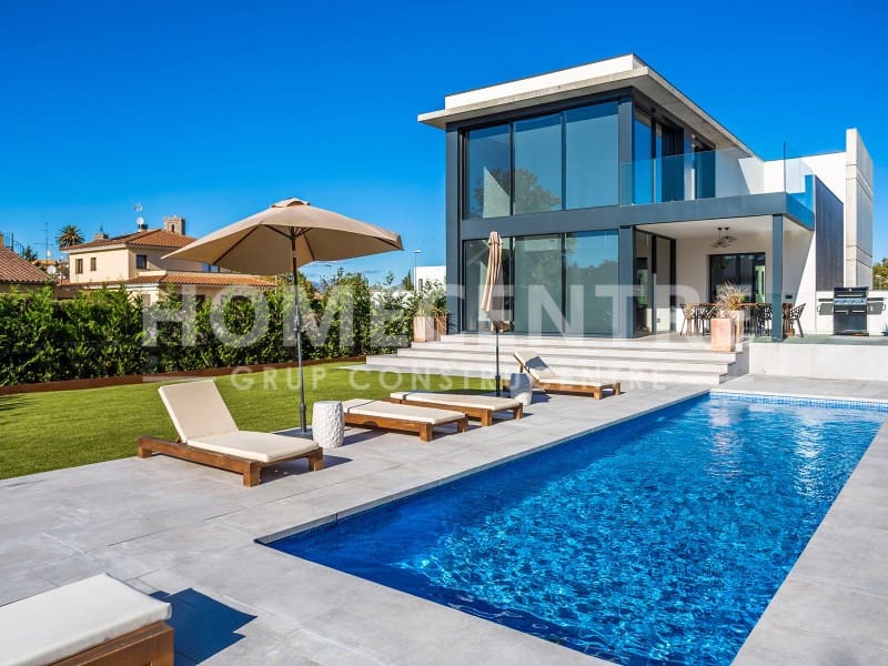 5 bedroom Villa for sale in Castello d'Empuries with garage - € 999,000 (Ref: 9356337)