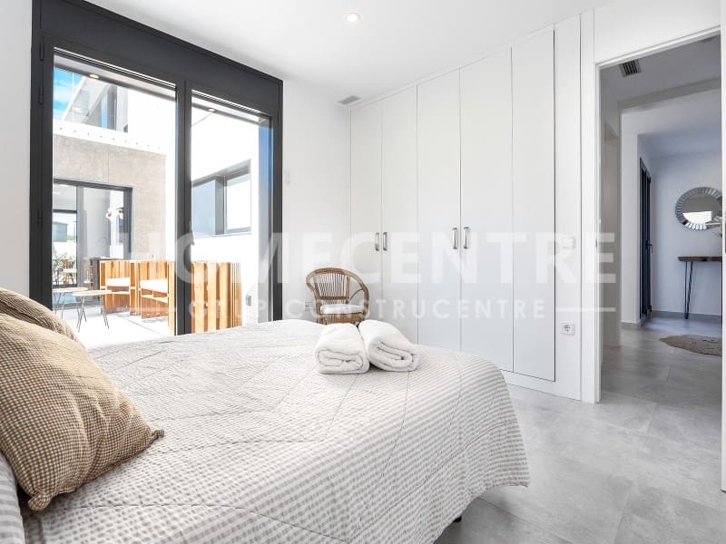 5 bedroom Villa for sale in Castello d'Empuries with garage - € 999,000 (Ref: 9356337)