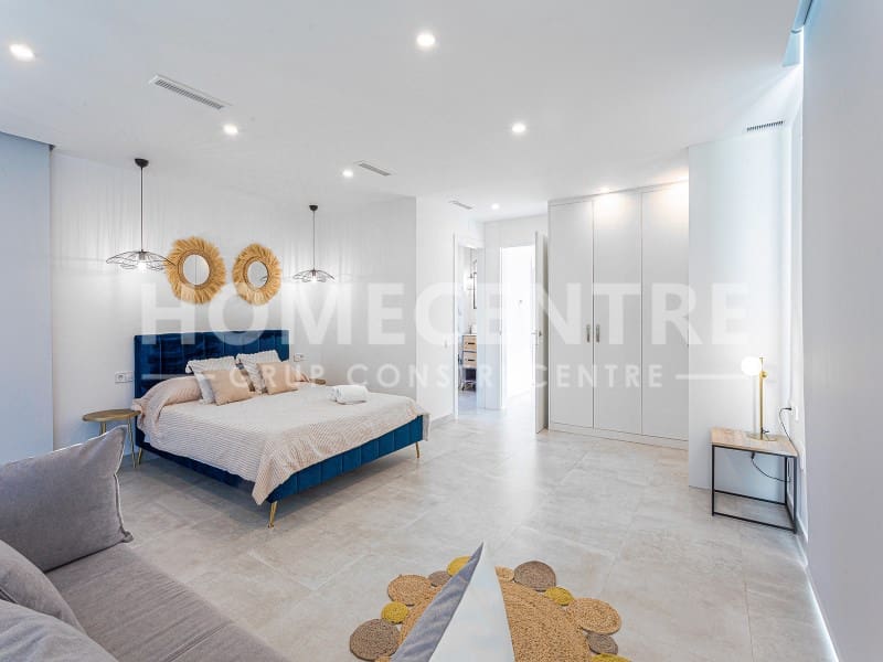 5 bedroom Villa for sale in Castello d'Empuries with garage - € 999,000 (Ref: 9356337)