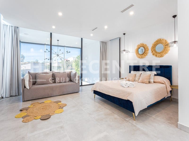 5 bedroom Villa for sale in Castello d'Empuries with garage - € 999,000 (Ref: 9356337)