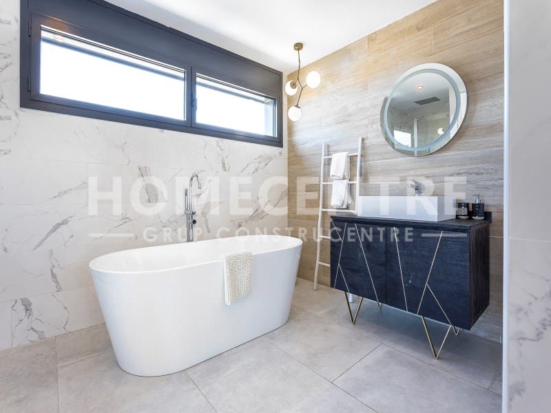 5 bedroom Villa for sale in Castello d'Empuries with garage - € 999,000 (Ref: 9356337)