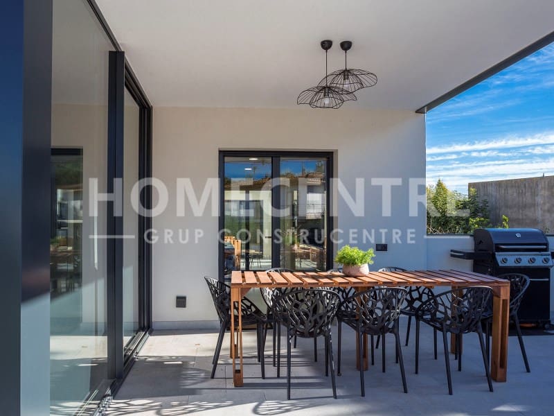 5 bedroom Villa for sale in Castello d'Empuries with garage - € 999,000 (Ref: 9356337)