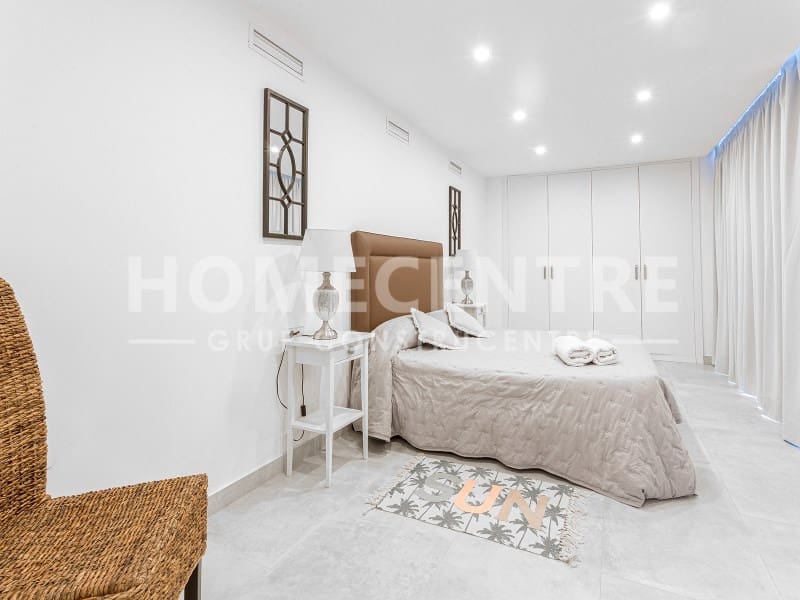 5 bedroom Villa for sale in Castello d'Empuries with garage - € 999,000 (Ref: 9356337)