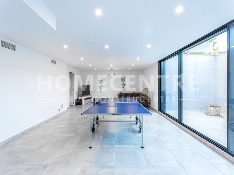 5 bedroom Villa for sale in Castello d'Empuries with garage - € 999,000 (Ref: 9356337)