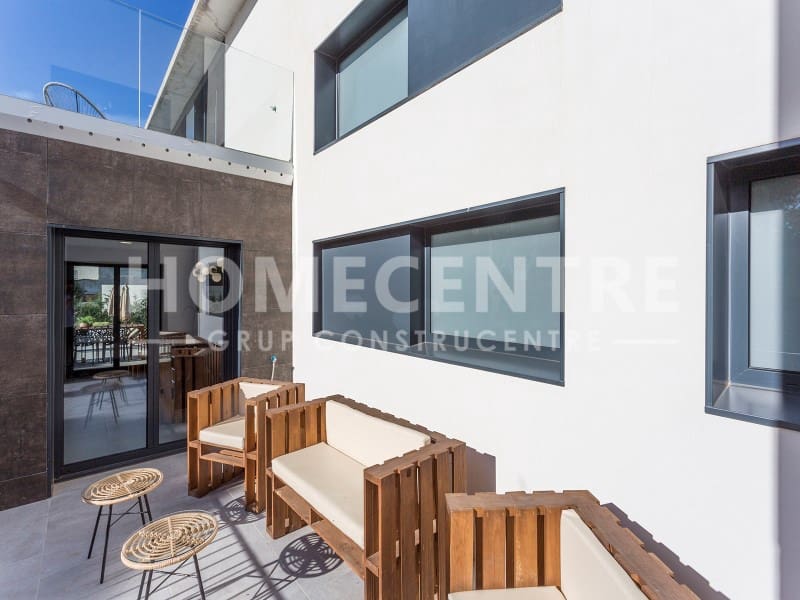 5 bedroom Villa for sale in Castello d'Empuries with garage - € 999,000 (Ref: 9356337)