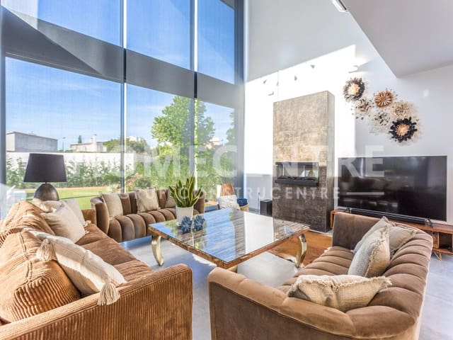 5 bedroom Villa for sale in Castelló d'Empúries with garage - € 999,000 (Ref: 9356337)