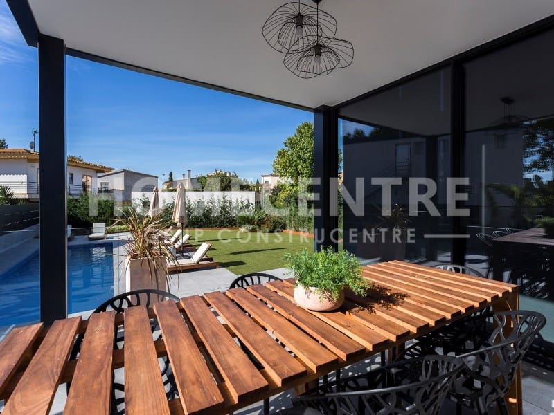 5 bedroom Villa for sale in Castello d'Empuries with garage - € 999,000 (Ref: 9356337)