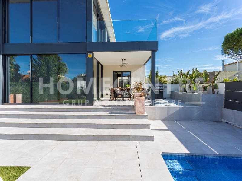 5 bedroom Villa for sale in Castello d'Empuries with garage - € 999,000 (Ref: 9356337)