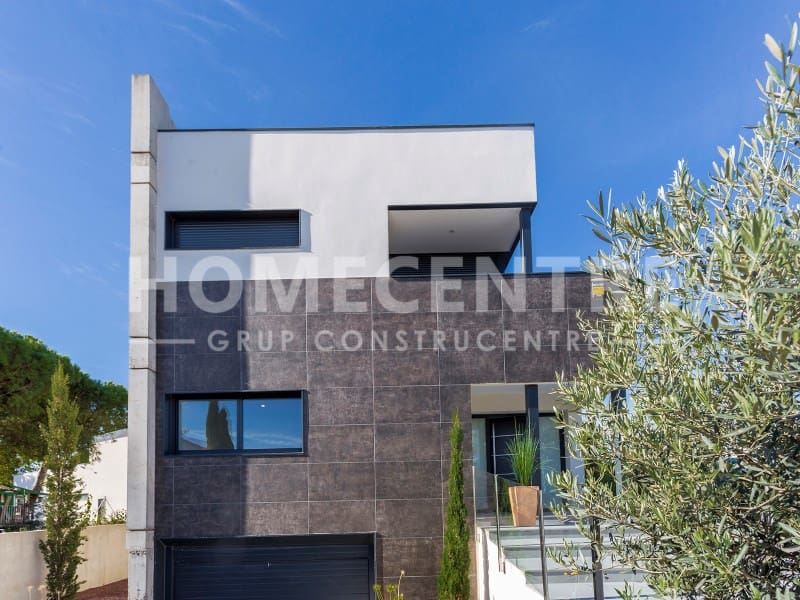 5 bedroom Villa for sale in Castello d'Empuries with garage - € 999,000 (Ref: 9356337)