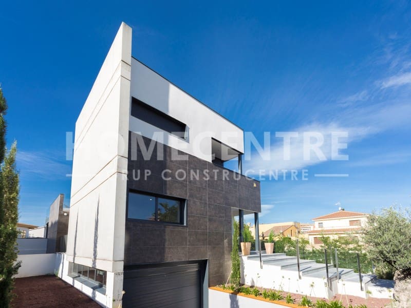 5 bedroom Villa for sale in Castello d'Empuries with garage - € 999,000 (Ref: 9356337)