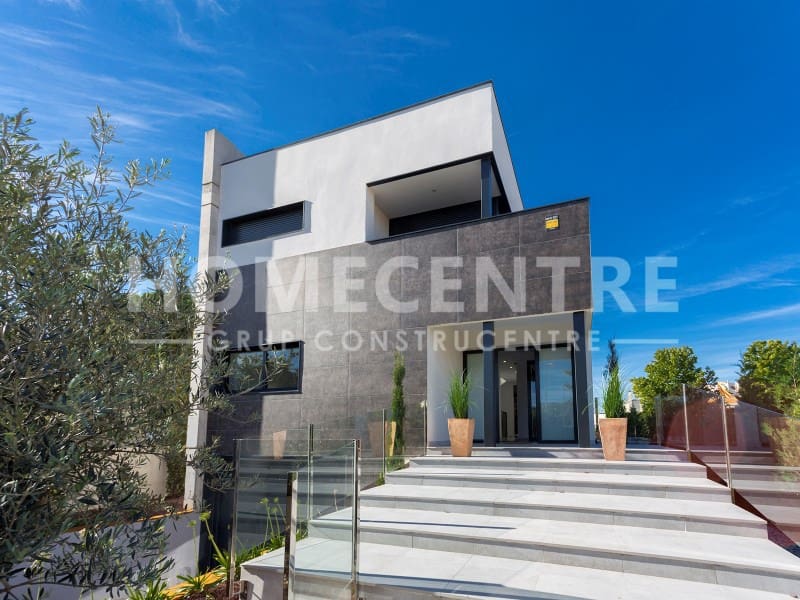 5 bedroom Villa for sale in Castello d'Empuries with garage - € 999,000 (Ref: 9356337)