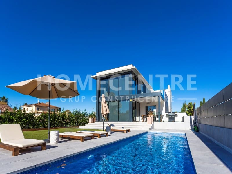5 bedroom Villa for sale in Castello d'Empuries with garage - € 999,000 (Ref: 9356337)