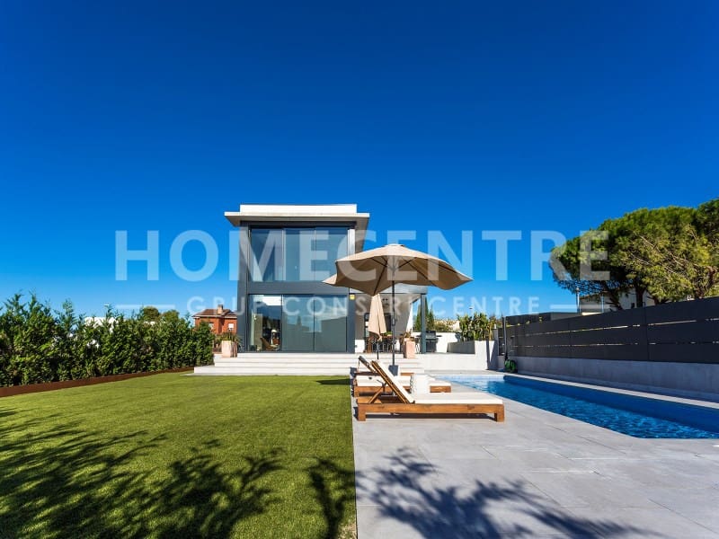 5 bedroom Villa for sale in Castello d'Empuries with garage - € 999,000 (Ref: 9356337)