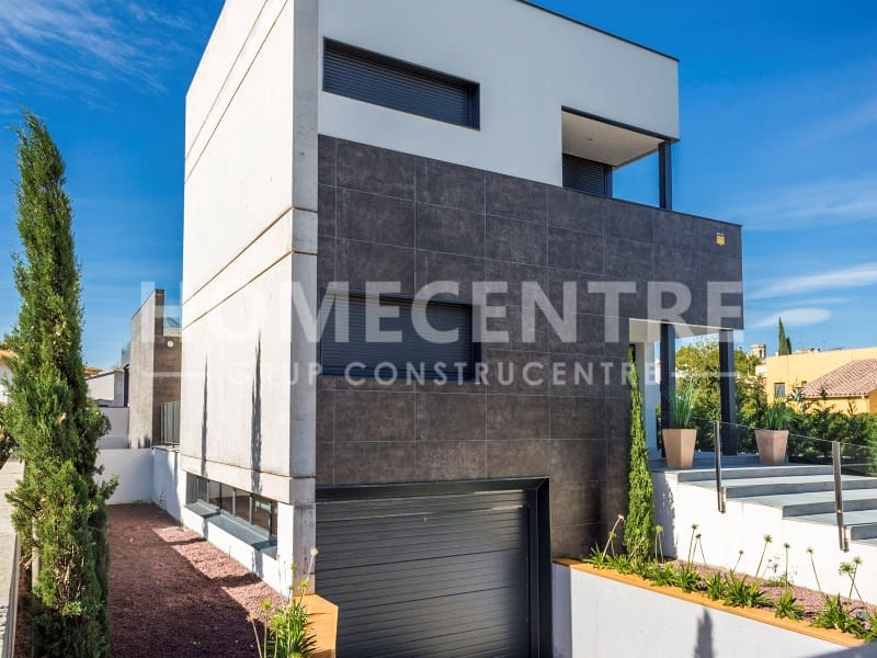 5 bedroom Villa for sale in Castello d'Empuries with garage - € 999,000 (Ref: 9356337)