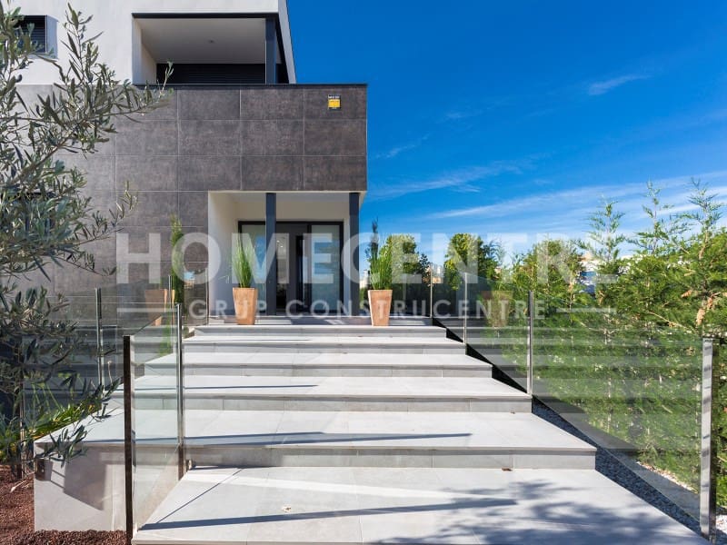 5 bedroom Villa for sale in Castello d'Empuries with garage - € 999,000 (Ref: 9356337)