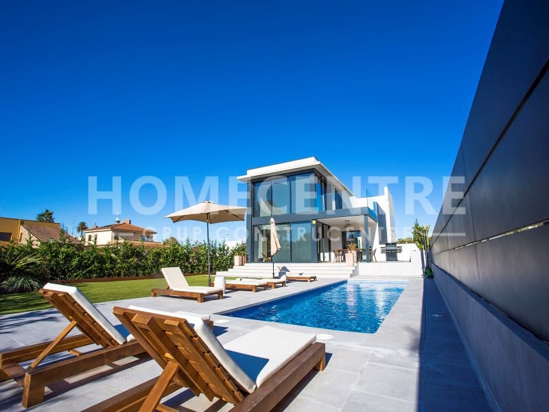 5 bedroom Villa for sale in Castello d'Empuries with garage - € 999,000 (Ref: 9356337)