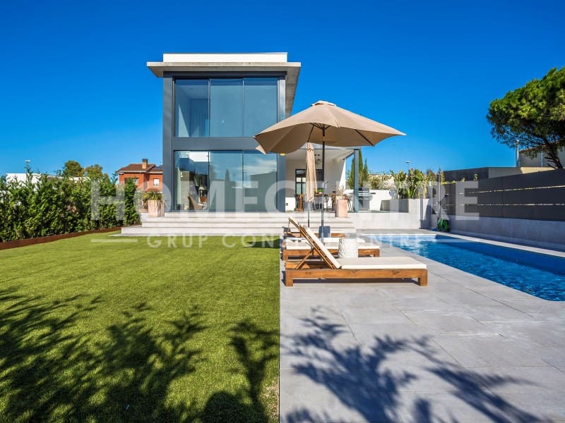 5 bedroom Villa for sale in Castello d'Empuries with garage - € 999,000 (Ref: 9356337)