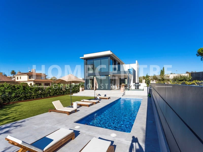 5 bedroom Villa for sale in Castello d'Empuries with garage - € 999,000 (Ref: 9356337)