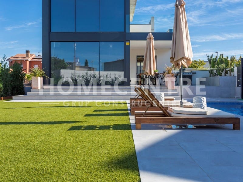 5 bedroom Villa for sale in Castello d'Empuries with garage - € 999,000 (Ref: 9356337)