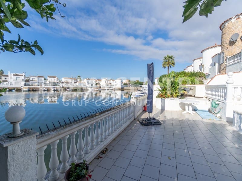 3 Zimmer Reihenhaus zu verkaufen in Empuriabrava mit Garage - 670.000 € (Ref: 9386400)