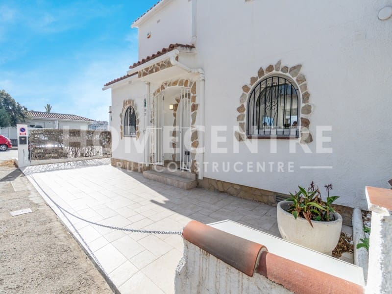 3 Zimmer Reihenhaus zu verkaufen in Empuriabrava mit Garage - 670.000 € (Ref: 9386400)