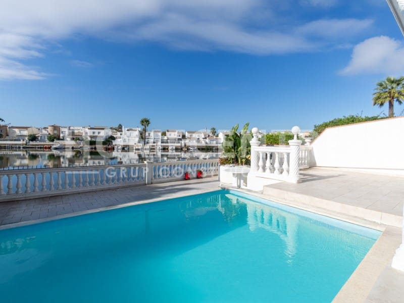 3 Zimmer Reihenhaus zu verkaufen in Empuriabrava mit Garage - 670.000 € (Ref: 9386400)