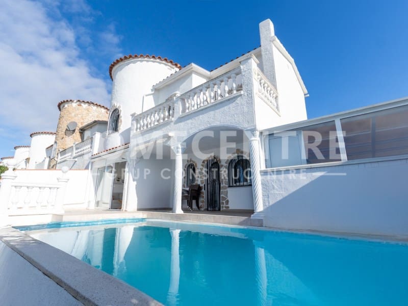 3 Zimmer Reihenhaus zu verkaufen in Empuriabrava mit Garage - 670.000 € (Ref: 9386400)