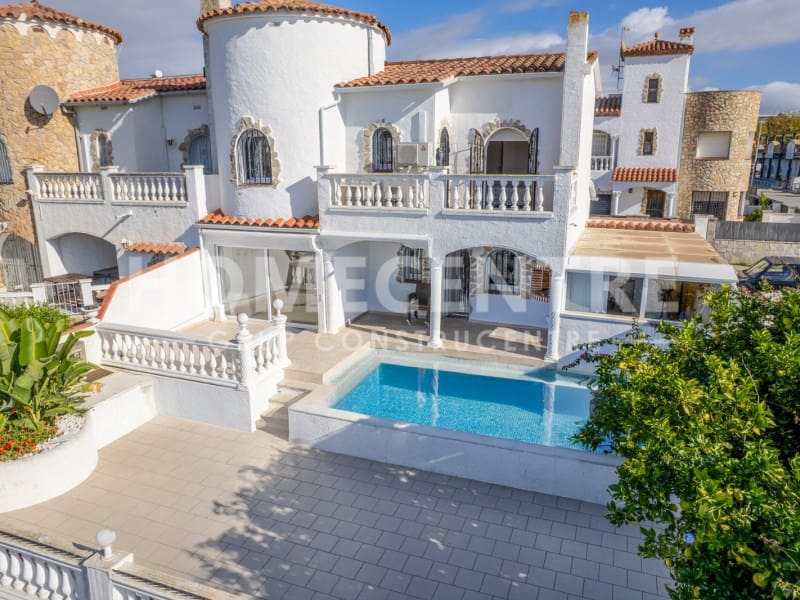 3 Zimmer Reihenhaus zu verkaufen in Empuriabrava mit Garage - 670.000 € (Ref: 9386400)