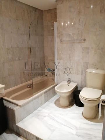 2 makuuhuone Ranta-asunto vuokrattavana paikassa Torrequebrada, Benalmádena mukana uima-altaan 
autotalli - 1 500 € (Ref: 9583194)