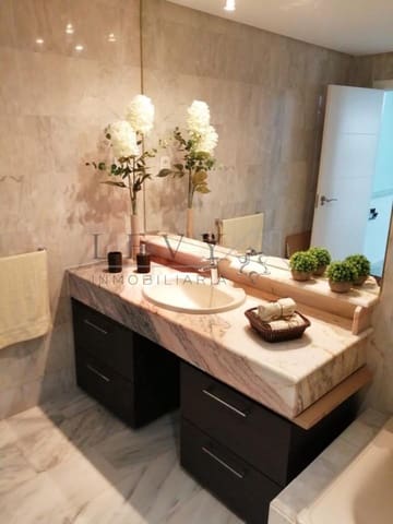 2 makuuhuone Ranta-asunto vuokrattavana paikassa Torrequebrada, Benalmádena mukana uima-altaan 
autotalli - 1 500 € (Ref: 9583194)