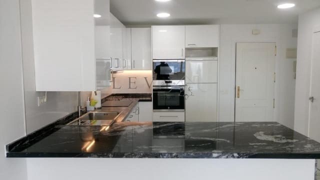 2 makuuhuone Ranta-asunto vuokrattavana paikassa Torrequebrada, Benalmádena mukana uima-altaan 
autotalli - 1 500 € (Ref: 9583194)