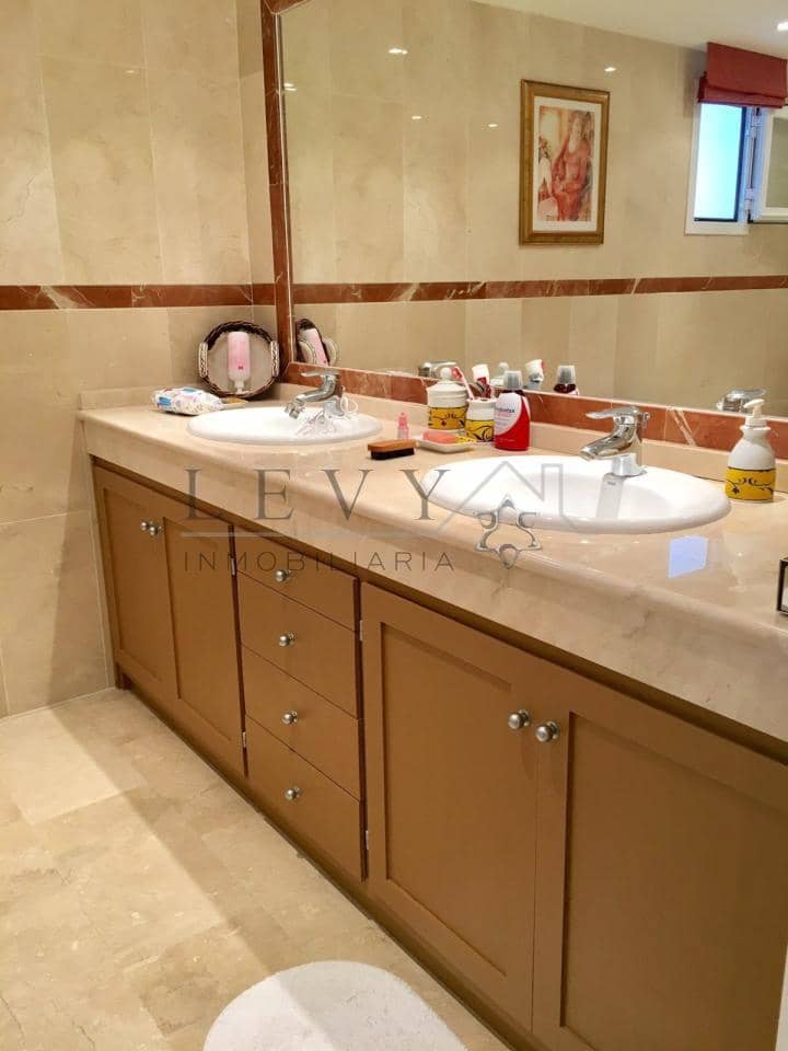 Apartamento de 2 habitaciones en Marbella en venta con piscina garaje - 1.500.000 € (Ref: 9583195)